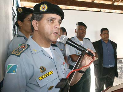 O coronel David explica que o projeto prevê investimentos que vão além da edificação das bases -