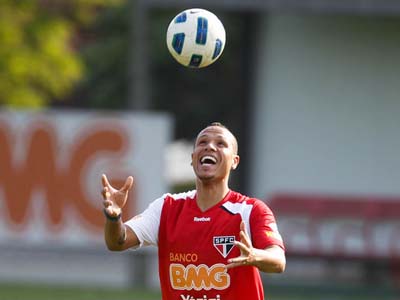 Os treinos do camisa 9 têm sido acompanhado de perto por alguns dos titulares - Os treinos do camisa 9 têm sido acompanhado de perto por alguns dos titulares -