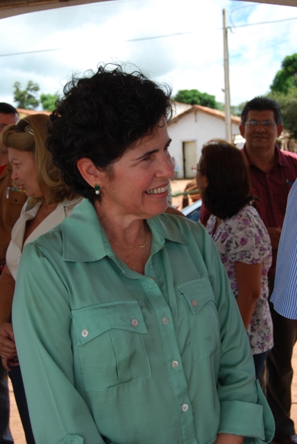Márcia Moura, no bairro Santa Terezinha - Márcia Moura, no bairro Santa Terezinha -