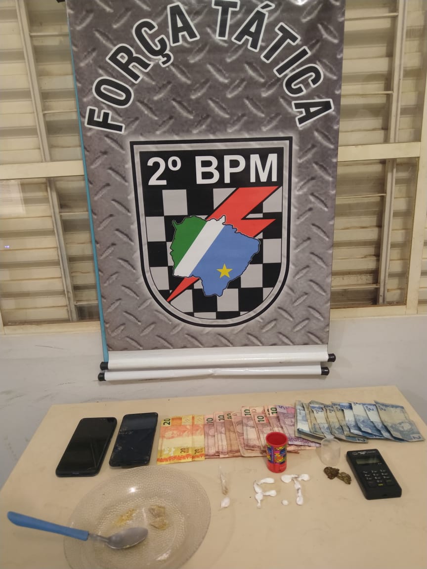 Força Tática fecha ponto de venda de drogas e quatro são levados para a Depac - Imagens cedidas/Polícia Militar