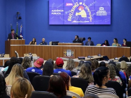 Audiência, que foi uma propositura dos vereadores André Bittencourt e Marcus Bazé, atraiu muitos estudantes e profissionais - Divulgação/assessoria