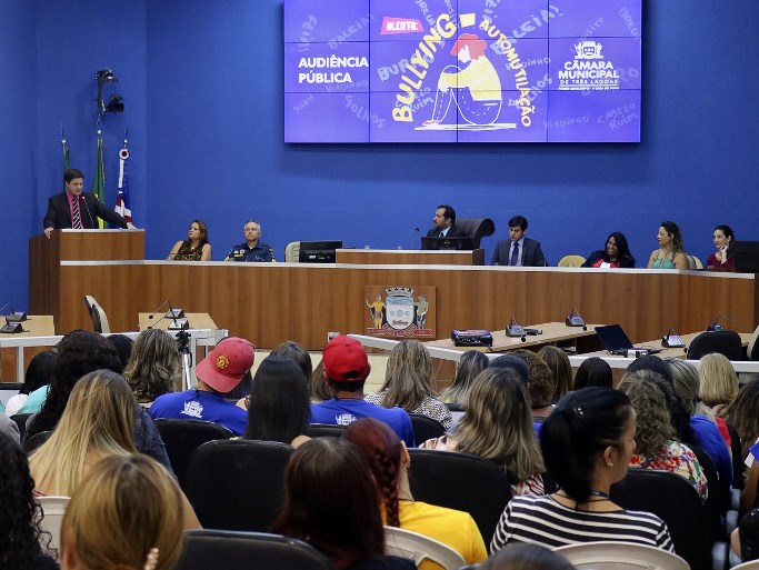 Audiência, que foi uma propositura dos vereadores André Bittencourt e Marcus Bazé, atraiu muitos estudantes e profissionais - Divulgação/assessoria