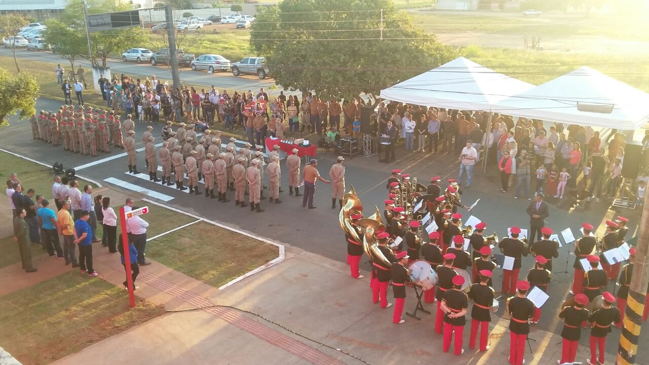 Solenidade de inauguração foi realizada em frente ao novo prédio - Celso Daniel/TVC