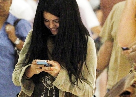 Uso excessivo de celular aumenta risco de tendinite e outros problemas Uso excessivo de celular aumenta risco de tendinite e outros problemas