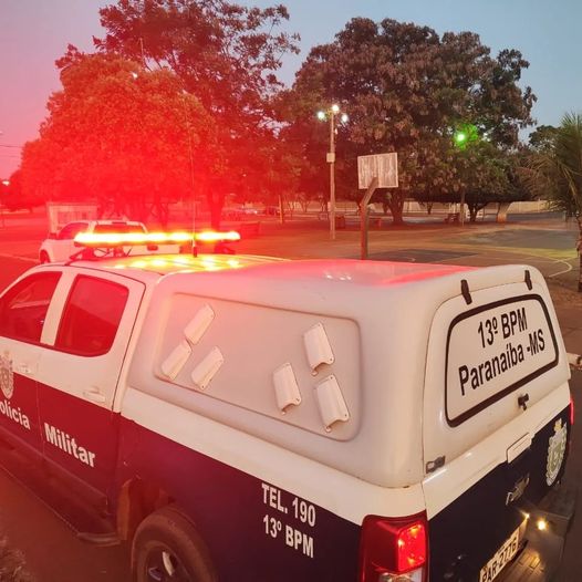 Quando a Polícia Militar chegou no local, o menor já havia sido socorrido pelo Corpo de Bombeiros e passava por uma cirurgia 