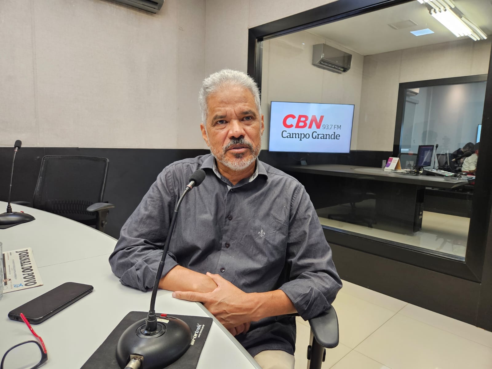 Colunista Adilson Trindade durante o Jornal CBN Campo Grande. | Foto: CBN-CG