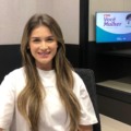 Médica Mariana Vilela nos estúdios da Rádio CBN Campo Grande