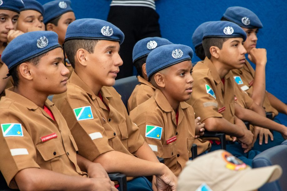 A cerimônia formou 28 crianças e adolescentes, que se destacaram pelo bom desempenho e compromisso com os valores de hierarquia e disciplina. | Divulgação / Prefeitura Municipal de Três Lagoas