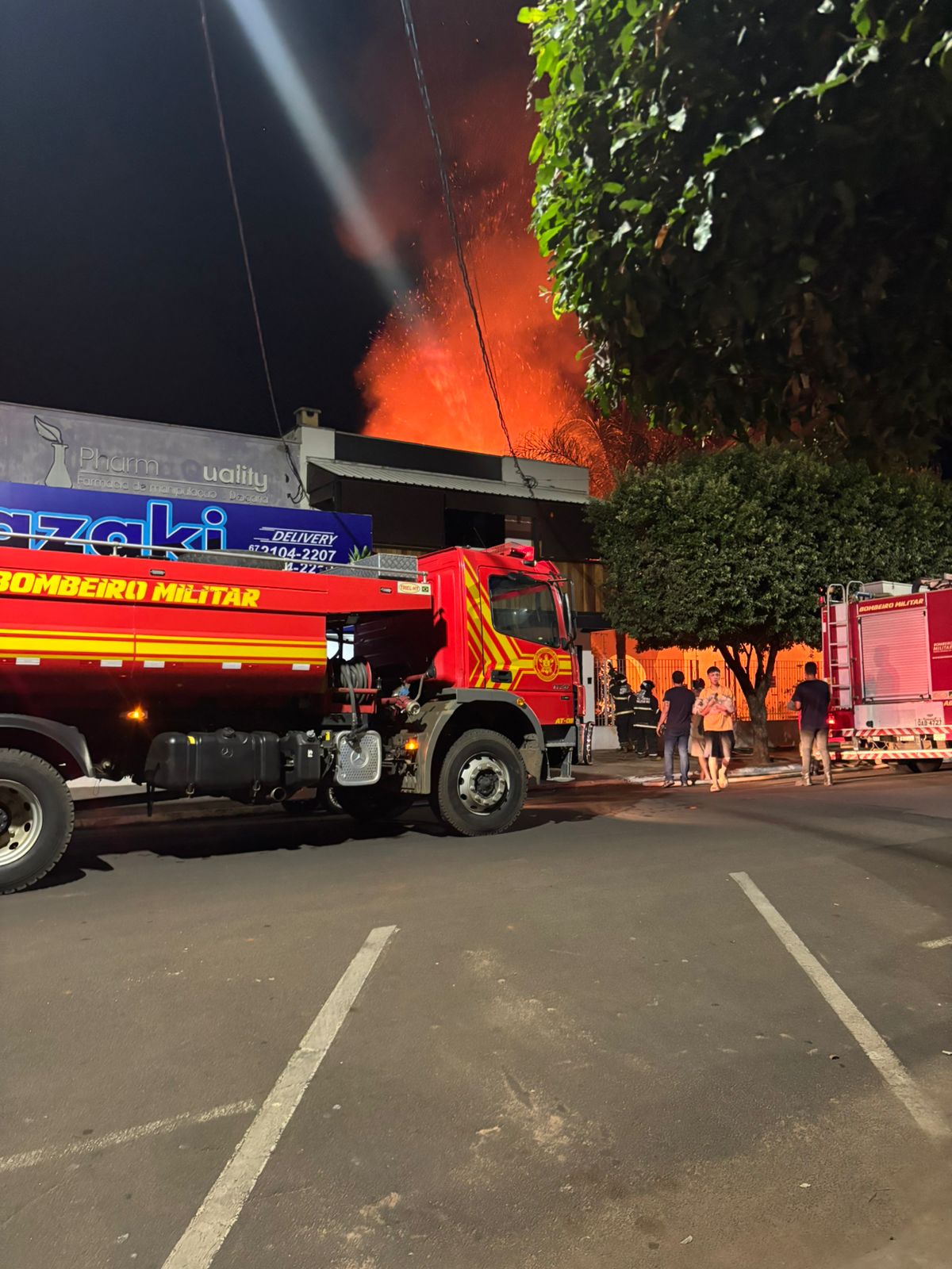 Incêndio destrói residência no centro de Três Lagoas.