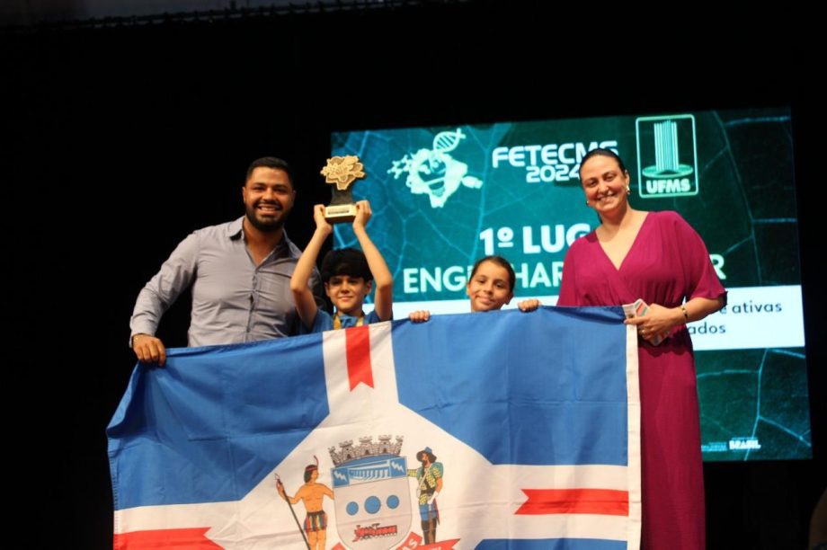 Os estudantes Caio Martins de Souza e Maria Clara Silva Arruda apresentaram o projeto intitulado ‘Embalagens Sustentáveis e Ativas para Aplicação em Legumes Porcionados’.