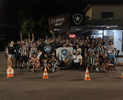 Sede da Pantanal Fogo fica no jardim Imá e recebeu cerca de 70 torcedores para o jogo desta terça-feira (26) | Foto: Mateus Adriano/CBN CG