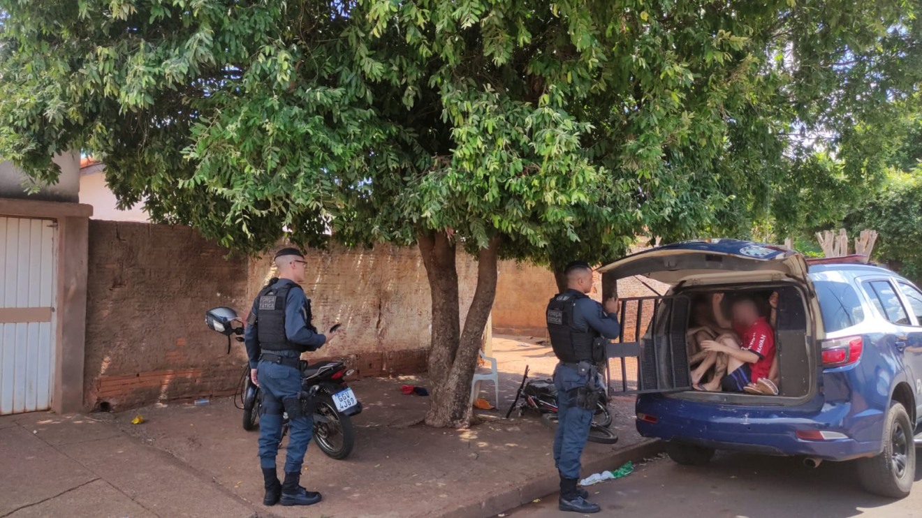 Duas pessoas são presas em ‘boca de fumo’ no bairro Vila Piloto