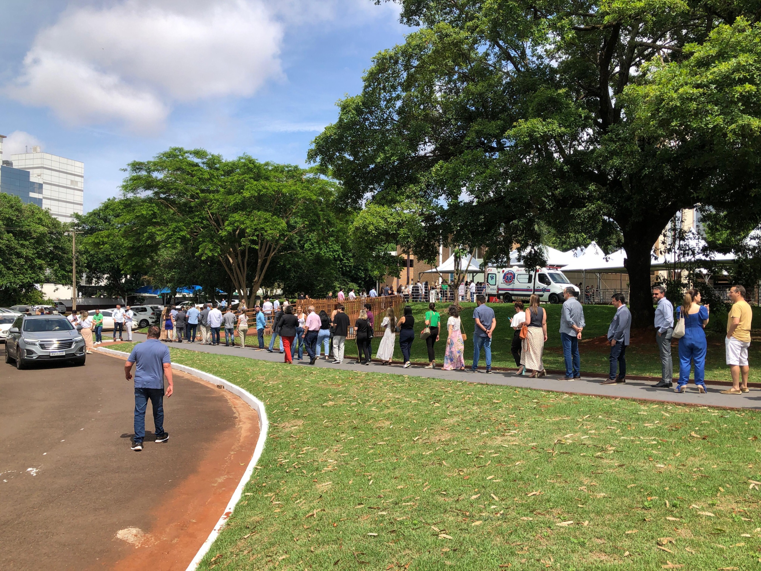 Fila de advogados esperando para votar no início da manhã - Foto: Gerson Wassouf/CBN-CG