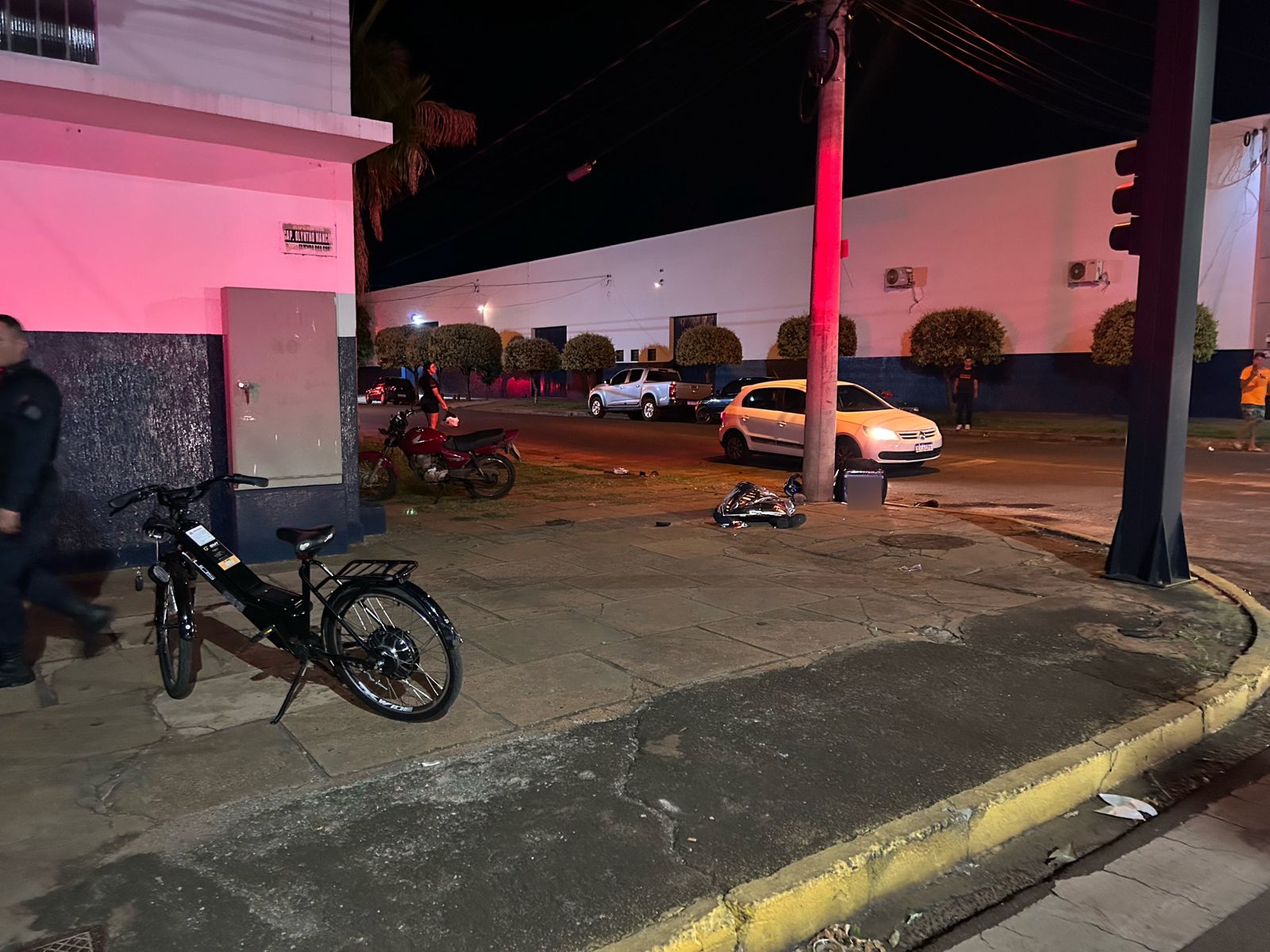 Ciclista não teria olhado para trás e atravessado rua, fechando motoboy