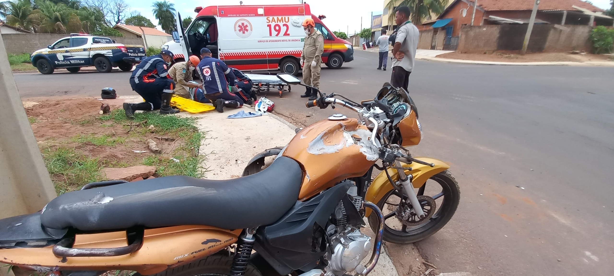 Falta de sinalização e descuido de motoristas e motociclista, vem tirando a paz de quem mora naquela região