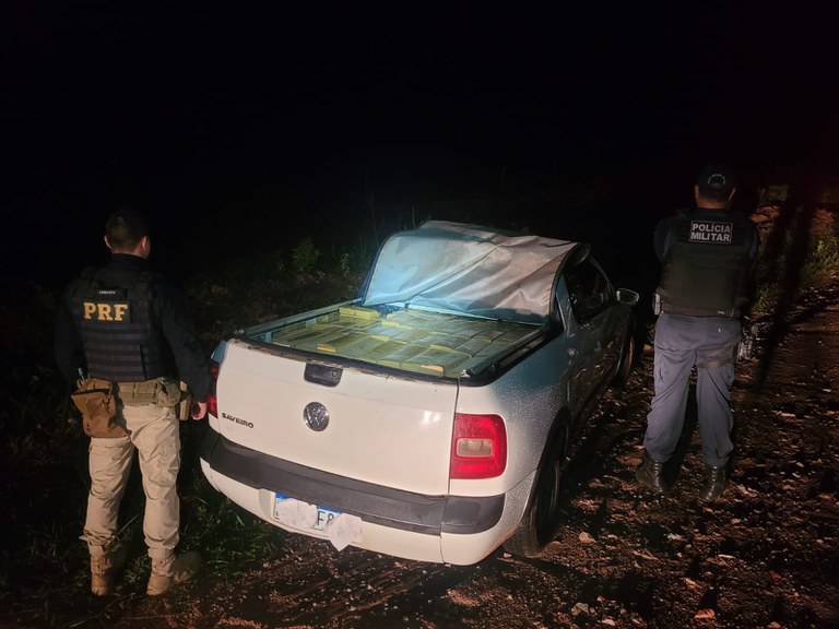 Veículo roubado com placas falsas era utilizado para o transporte da droga