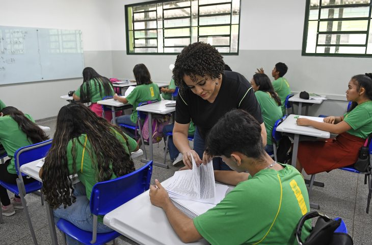 Pais ou responsáveis devem comparecer às secretarias das respectivas unidades escolares para efetuar a assinatura da rematrícula