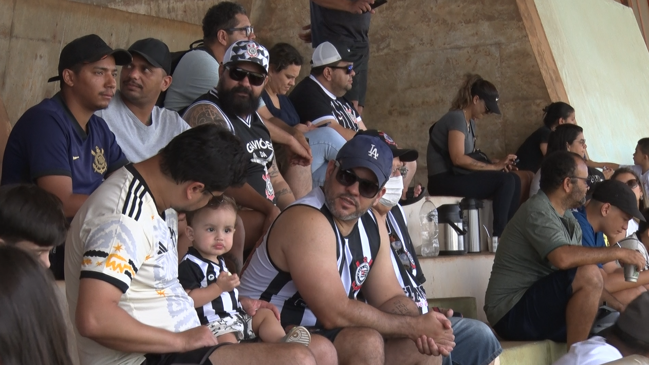 Apesar do calor intenso, o clima no estádio foi de festa e confraternização.