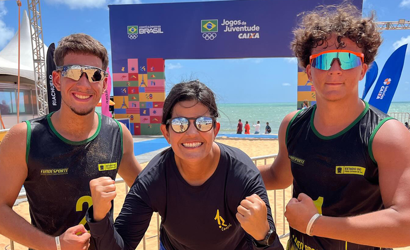 João Gabriel e Wendrick acompanhados da técnica Ana Rita