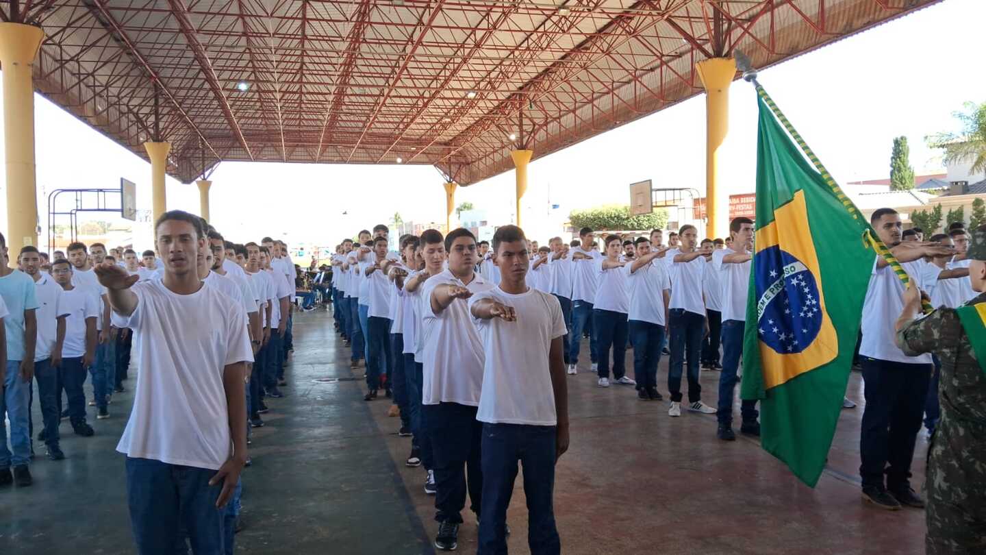 A ato ocorre no Ginásio Poliesportivo da Lagoa, localizado na avenida Aldair Rosa de Oliveira