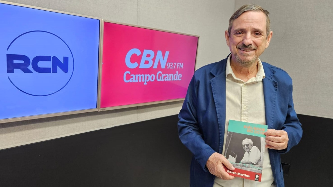 Bosco Martins no estúdio da rádio CBN Campo Grande