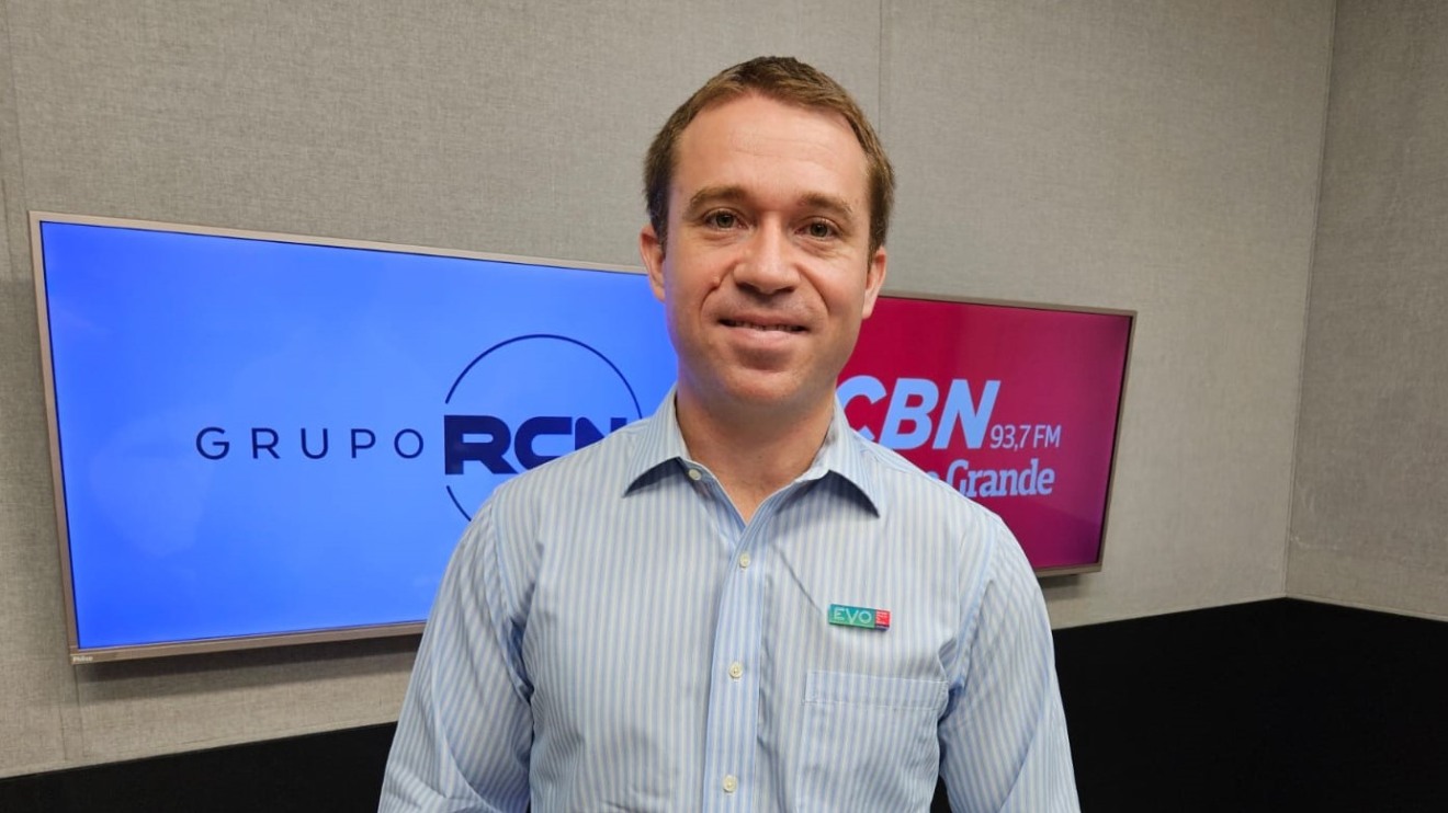 David Bronfman no estúdio da rádio CBN Campo Grande