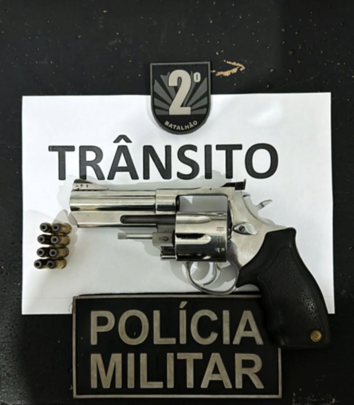 Polícia Militar apreende arma durante abordagem de trânsito no Centro