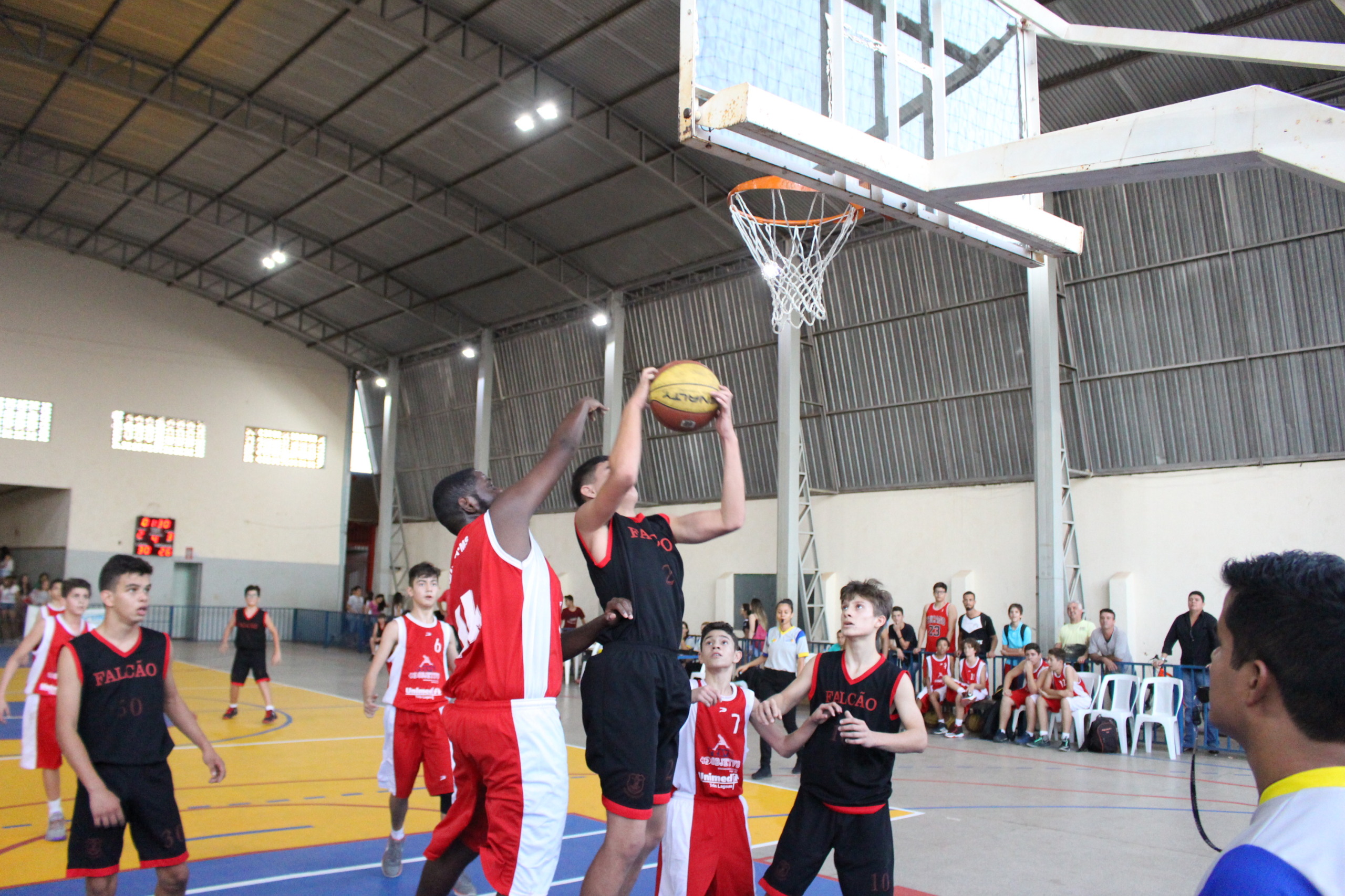 Secretaria de Esportes encerra o ano com campeonatos de basquete e beach tênis