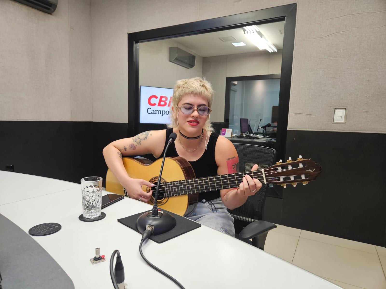 Cantora e compositora, Jool Azul foi a convidada do Cultural desta semana