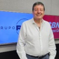 Mauro Cosme, no estúdio da rádio CBN Campo Grande