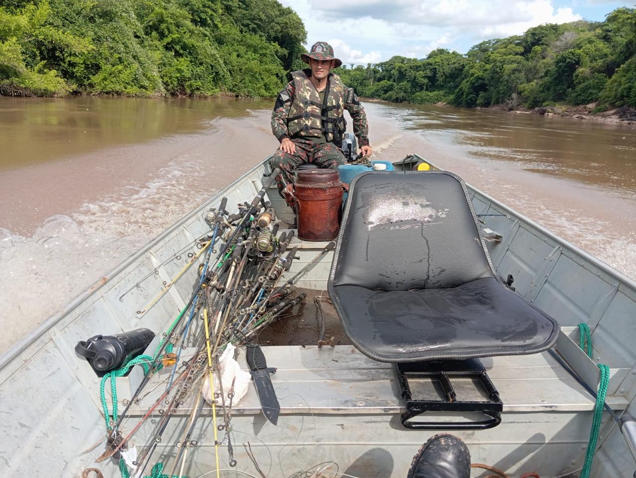 Operação da PMA já apreendeu centenas de varas de pesca no estado | Foto: Divulgação/PMA