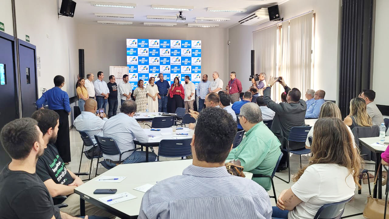 Evento que reuniu lideranças políticas, empresariais e comunitárias para debater o crescimento econômico sustentável