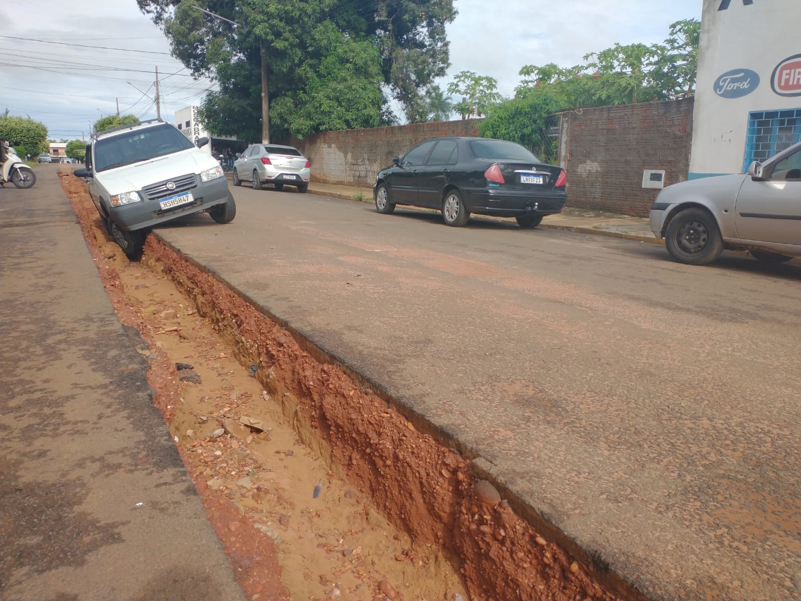 Em imagens de câmeras de segurança é possível ver que o local estava cheio de água no horário do acidente - Talita Matsushita/RCN67