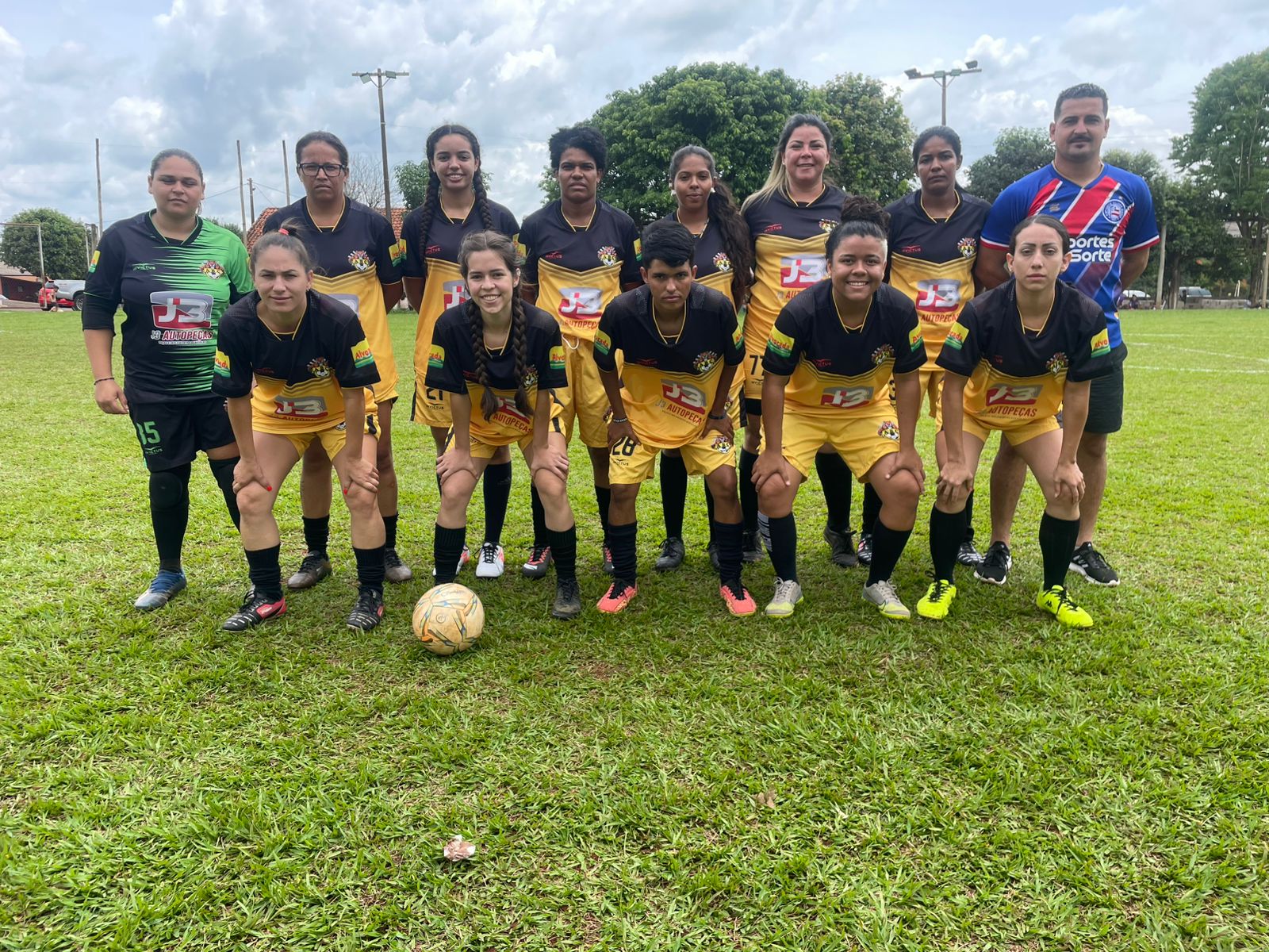 Atletas de Camapuã antes de partida durante torneio em São Gabriel do Oeste - Foto: Reprodução