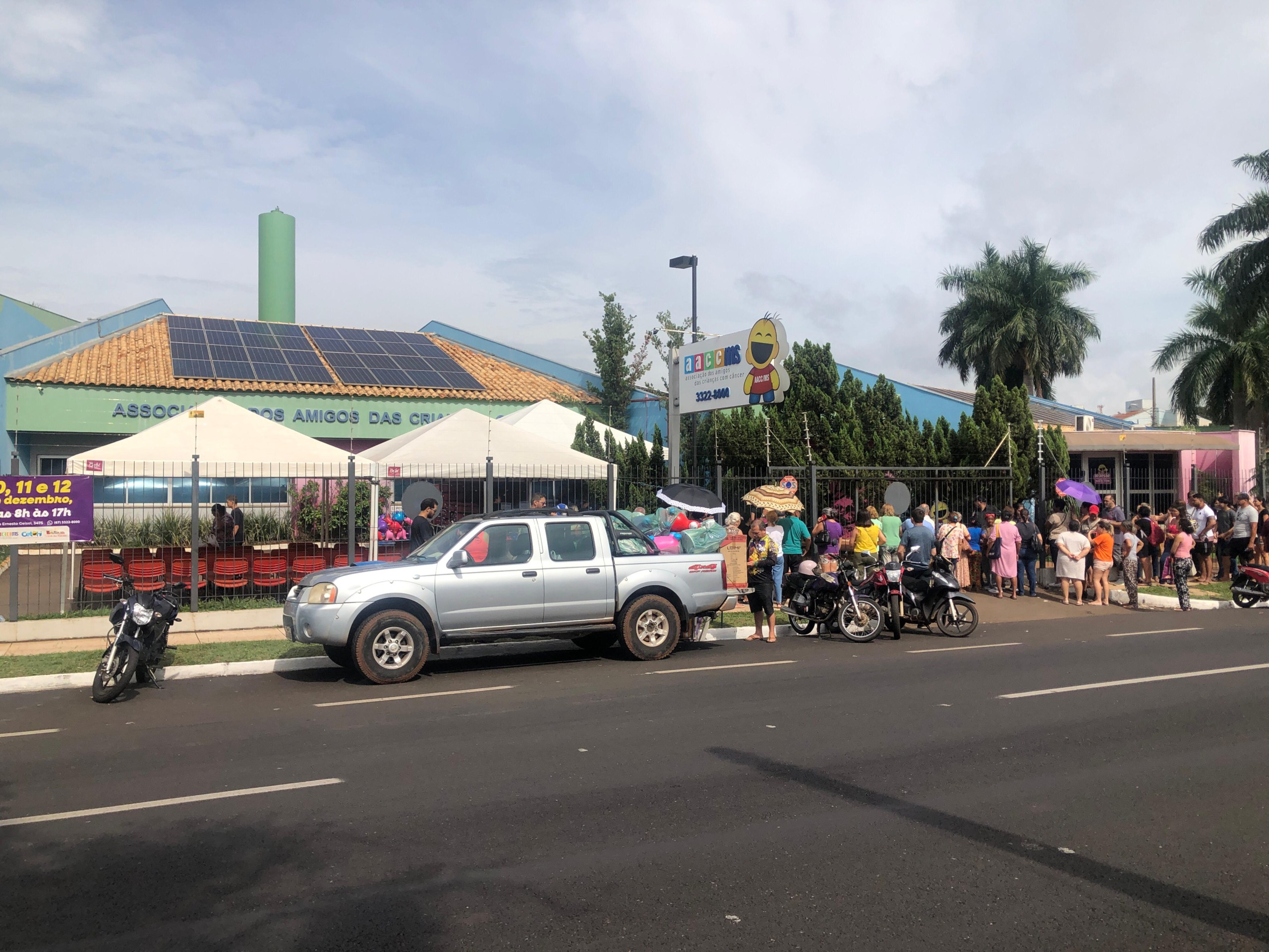 Feirão solidário, com itens apreendidos pela Receita Federal que causou filas em Campo Grande, arrecadou mais 200 mil reais