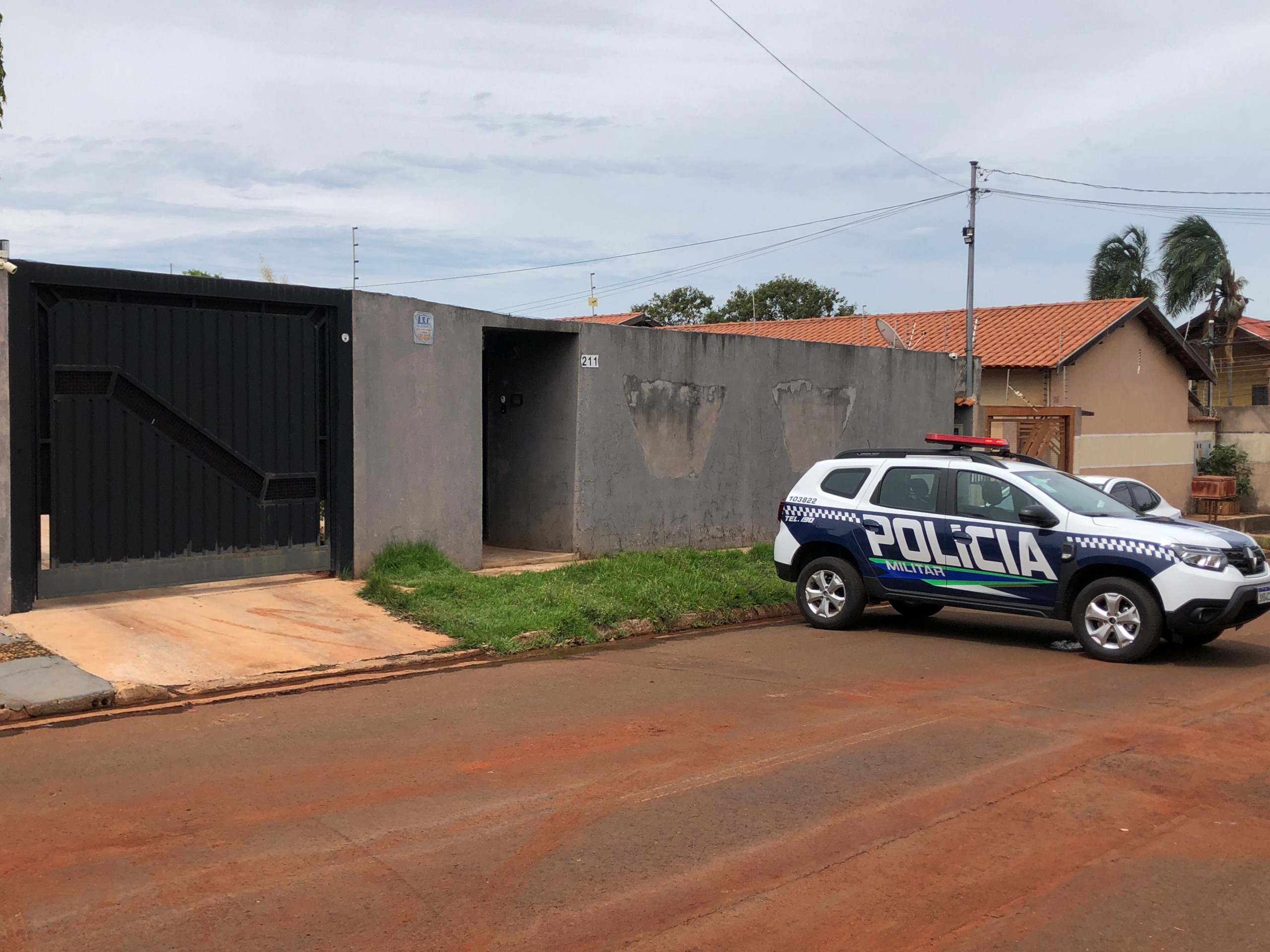 Residência de Roberto Figueiredo, na Rua Bárbara de Paula Ribeiro, em Campo Grande - Foto: Gerson Wassouf/CBN-CG