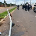 De acordo com a Polícia Militar, o condutor relatou que teria perdido o controle da direção quando tentou desviar de um motociclista.