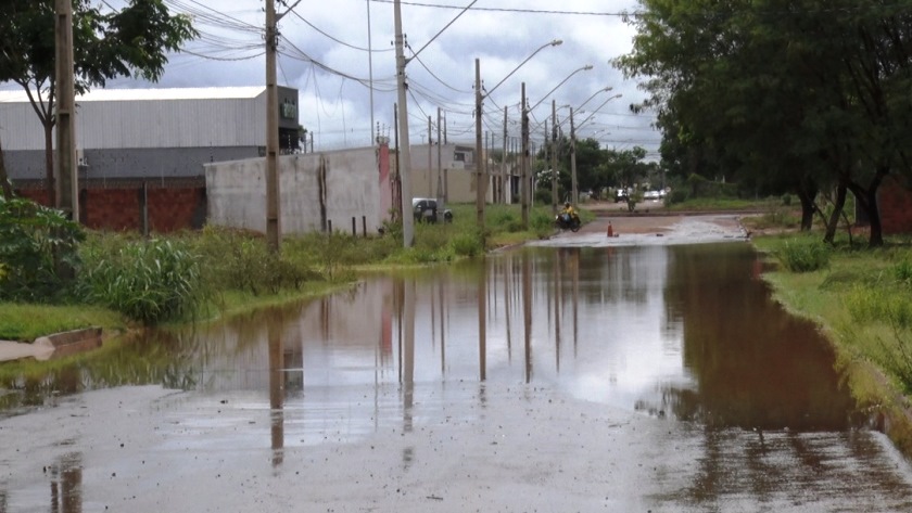 Com mais de 100 milímetros de precipitação, ruas ficaram alagadas.