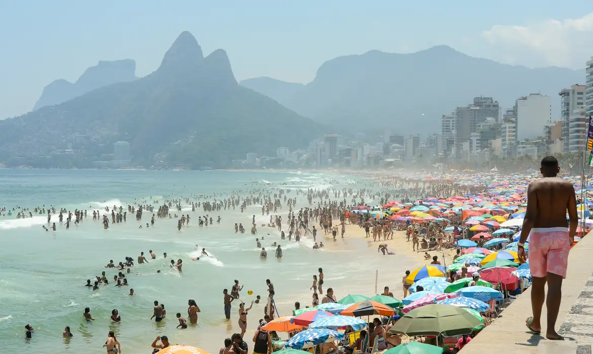 Turismo de verão deve movimentar R$ 148 bilhões na economia brasileira