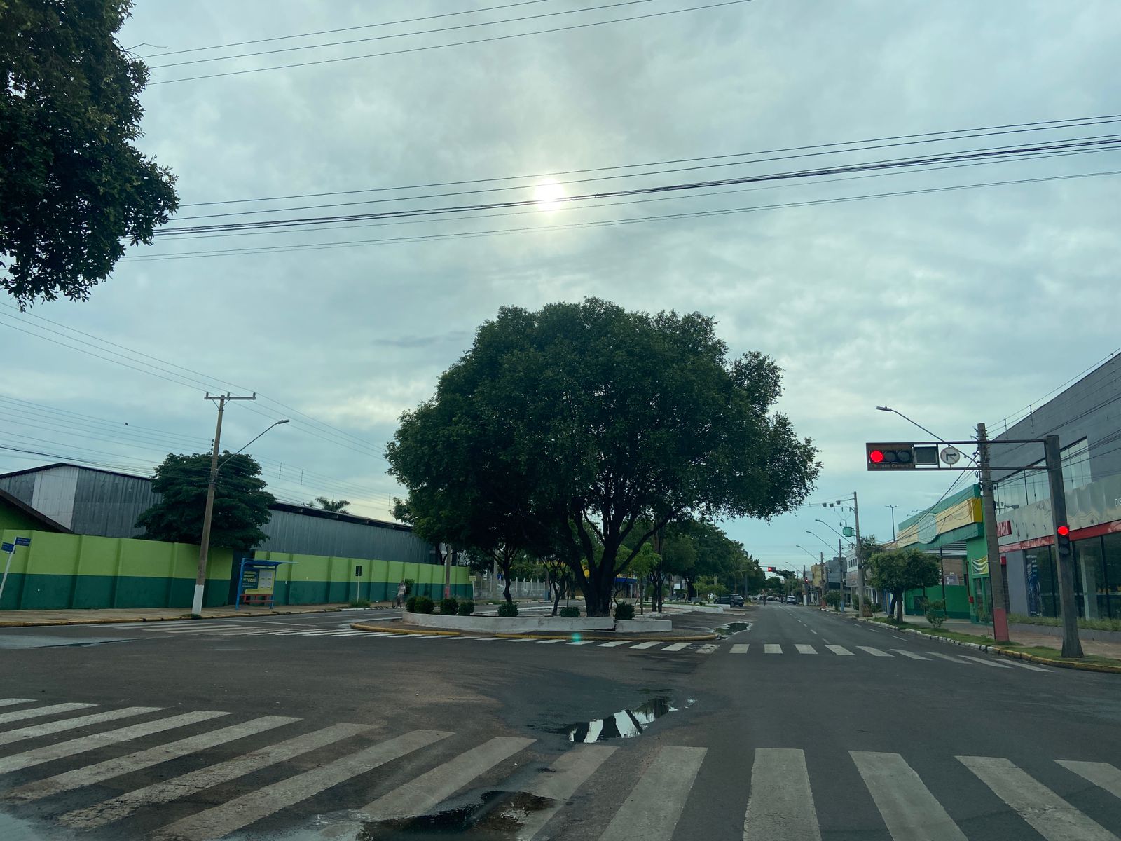 Previsão do tempo indica chuva a qualquer hora do dia, em Três Lagoas