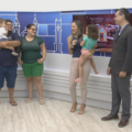 Ganhadores da casinha de boneca da promoção ‘Família é Tudo’ do grupo RCN participam do programa TVC Agora