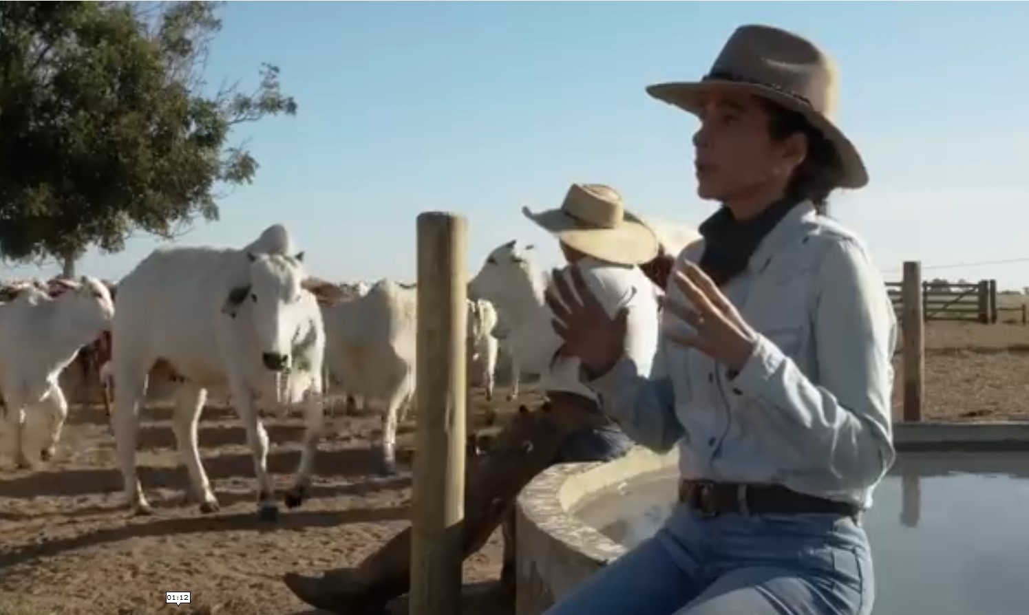 Carmen Perez durante filme "Mulheres e Homens da Terra" | Foto: Reprodução/ Nando Dias