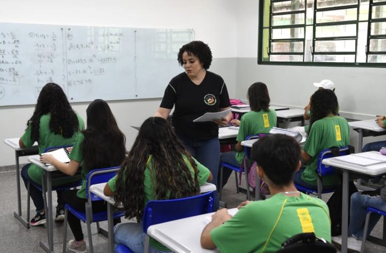 Responsáveis devem cadastrar os filhos no Núcleo de Transporte Escolar da Secretaria Municipal de Educação e Cultura (Semec).