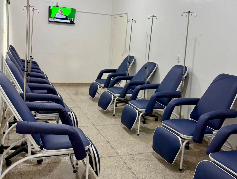 Pronto Socorro recebe novas poltronas na sala de soroterapia (Foto: DICOM/Prefeitura)