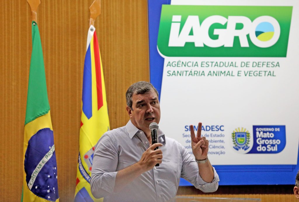 Eduardo Riedel durante discurso na Iagro nesta quinta-feira (16) | Foto: Saul Schramm/Governo de MS