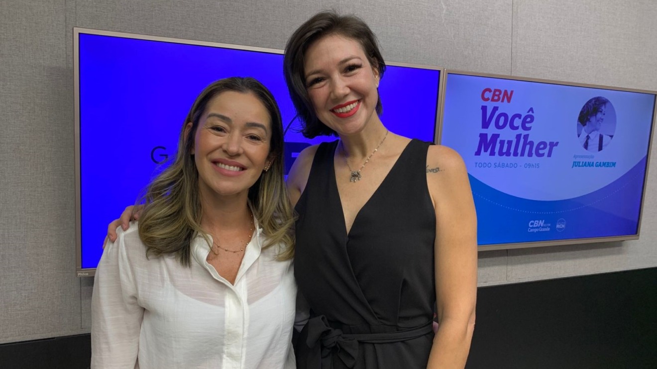 Kamilla Moussa e Juliana Gambim, no estúdio da rádio CBN Campo Grande