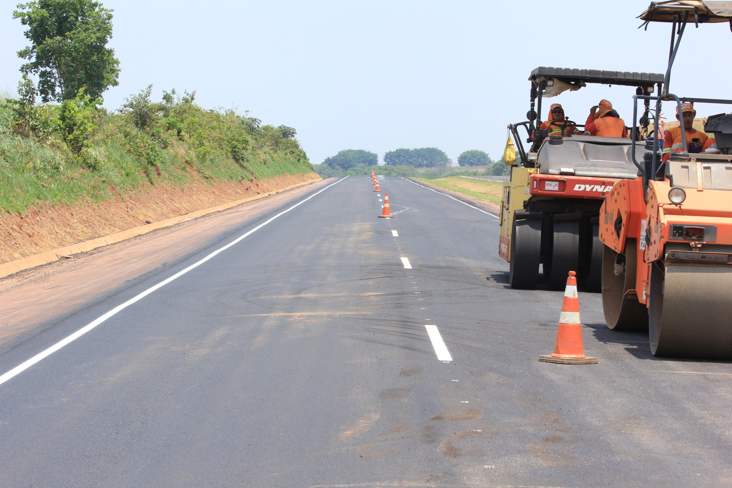 Além dos trechos de pare-e-siga, a rodovia também conta com seis pontos de desvio durante as obras de hoje | Foto: Mateus Adriano/CBN CG