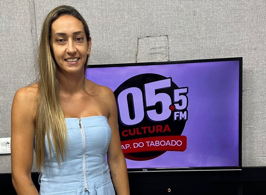 Daiane fez o anúncio das estratégias de combate à dengue (Foto: Samuel Ferreira/Cultura FM)