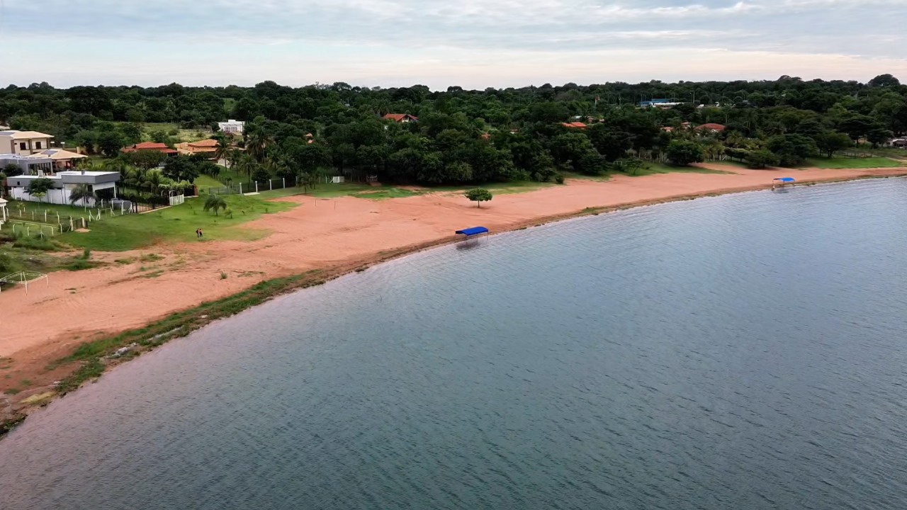 Praia no Rio Paraná, em Aparecida do Taboado (Foto: Gabi Almeida)