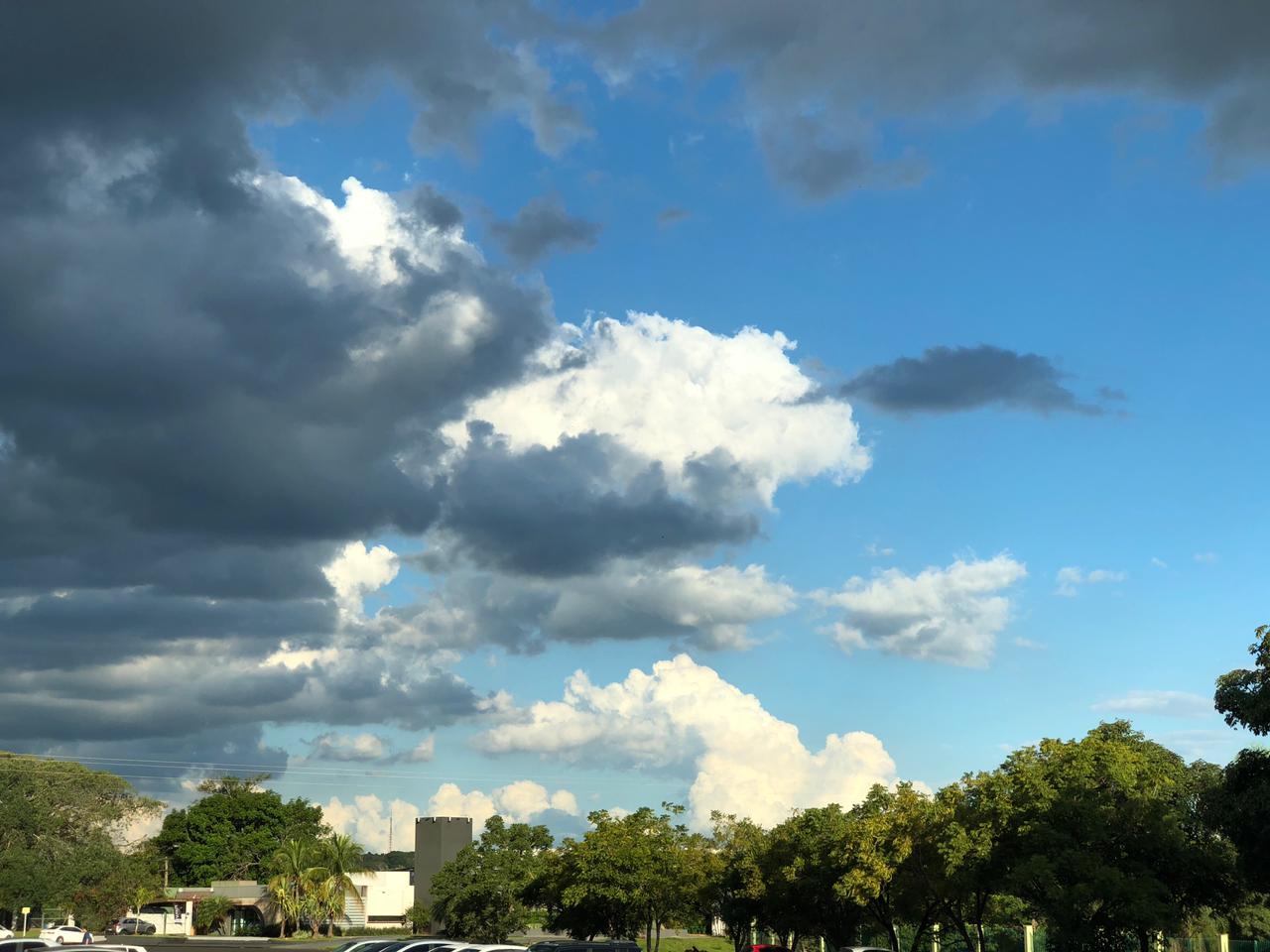 m Campo Grande, a capital do Estado, os termômetros devem registrar mínimas entre 21°C e 23°C, com máximas de 26°C a 28°C | Foto: Arquivo/CBN-CG